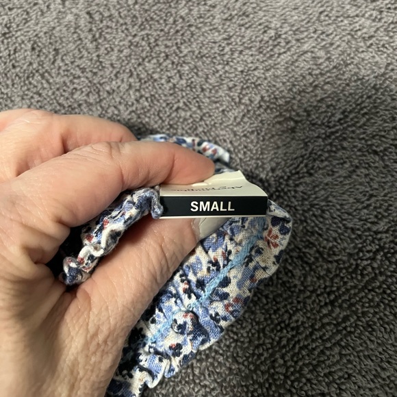 NWT Abercrombie & Fitch Blue Flowered Linen Shorts. Fully lined. Size Small. - Picture 4 of 13